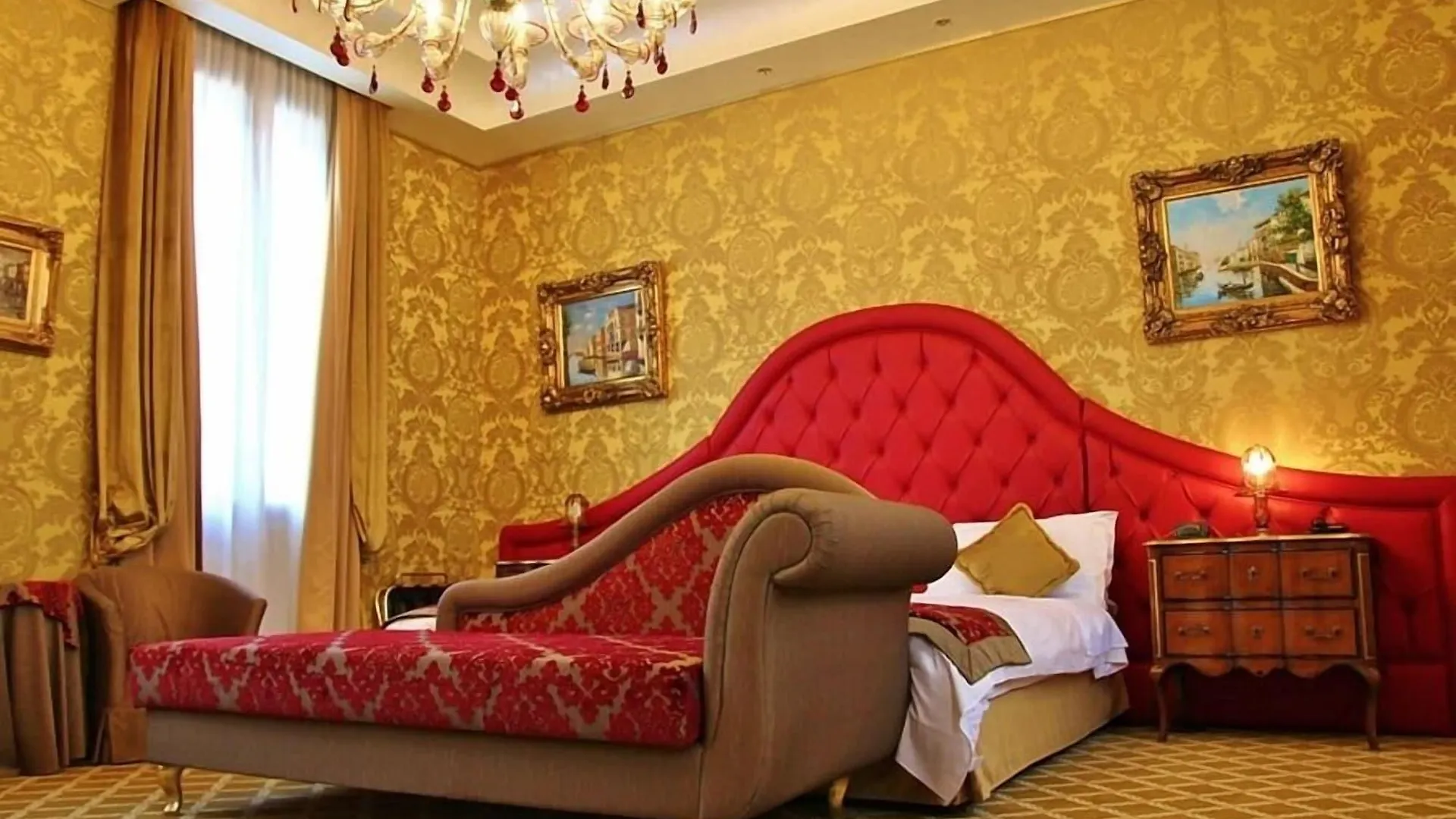 **** מלון ונציה Pesaro Palace איטליה