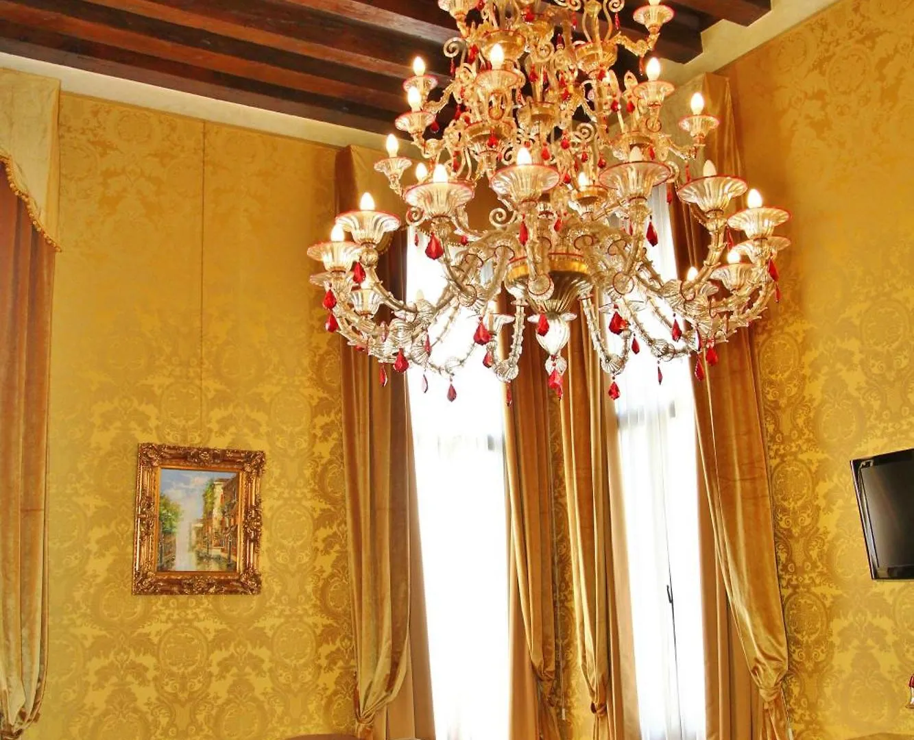 ונציה Pesaro Palace מלון