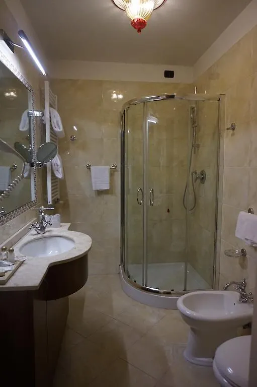 ונציה Pesaro Palace 4*,