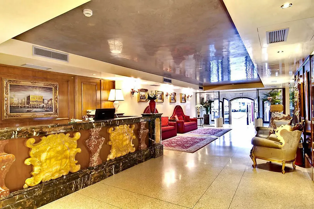 ונציה Pesaro Palace 4*,  איטליה