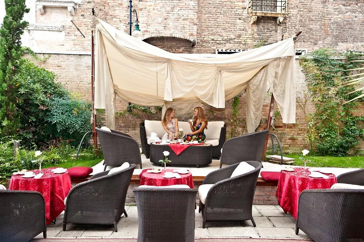 Pesaro Palace Venice 4*,