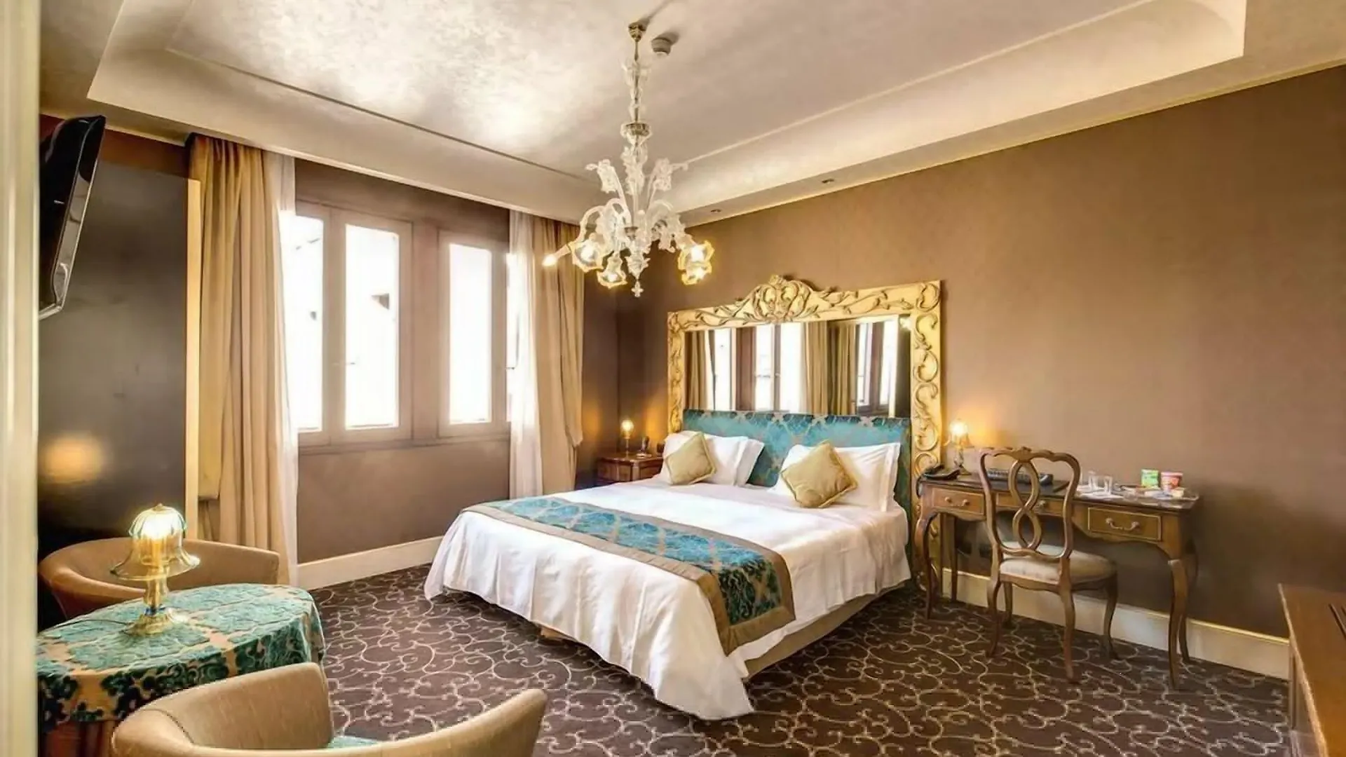 Pesaro Palace Venice 4*,